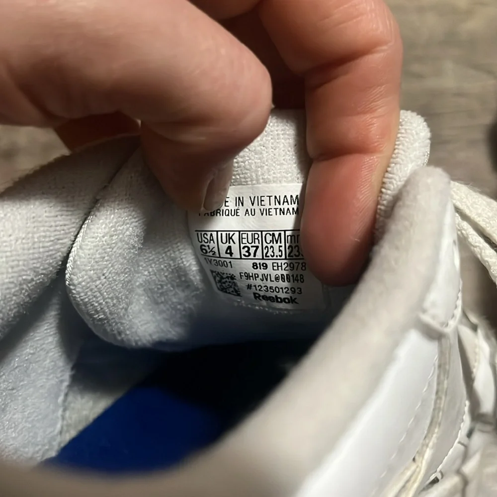 White Reebok - Picture 5 of 5